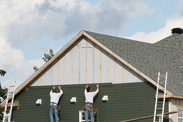 Professional Emergency Siding Repair technician working in Connecticut, CT